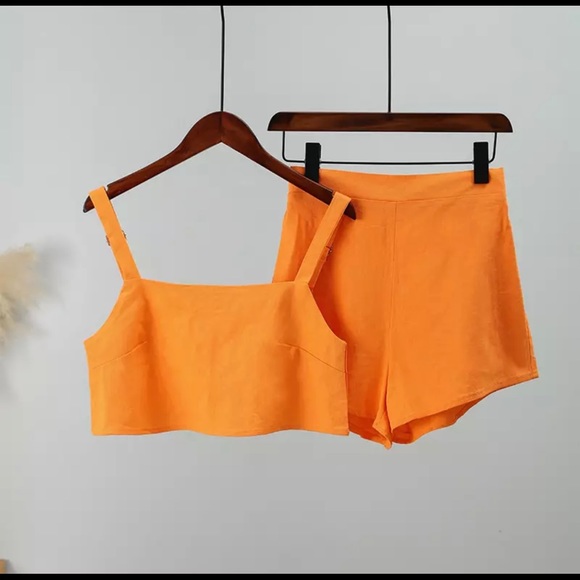 Shorts and crop top two piece set. - Picture 4 of 8